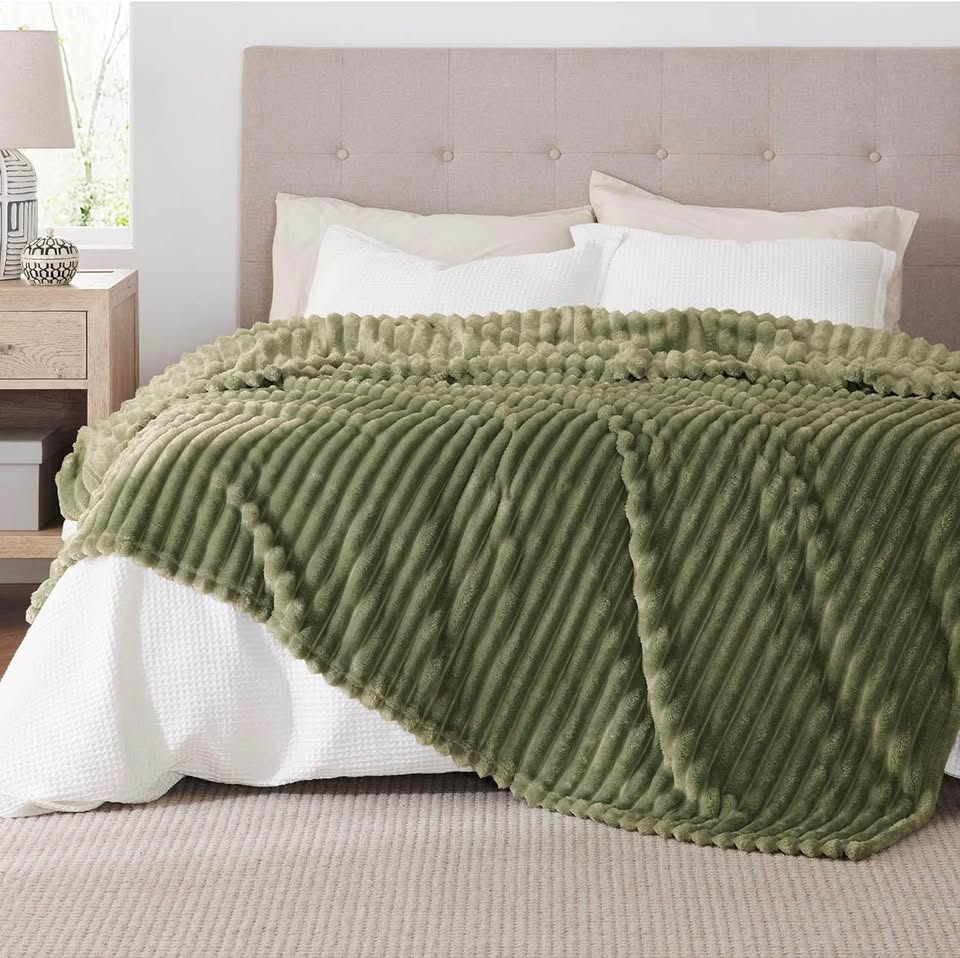 Bedsure Living Room Decor Throw Blanket Gifts for Women Men, Soft Fluffy Fleece Cozy Fuzzy Plush War