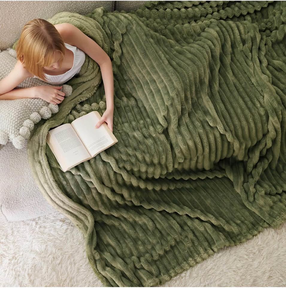 Bedsure Living Room Decor Throw Blanket Gifts for Women Men, Soft Fluffy Fleece Cozy Fuzzy Plush War