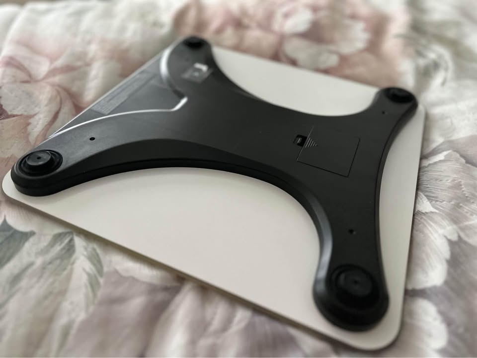 Smart body scale (Sharper Image)