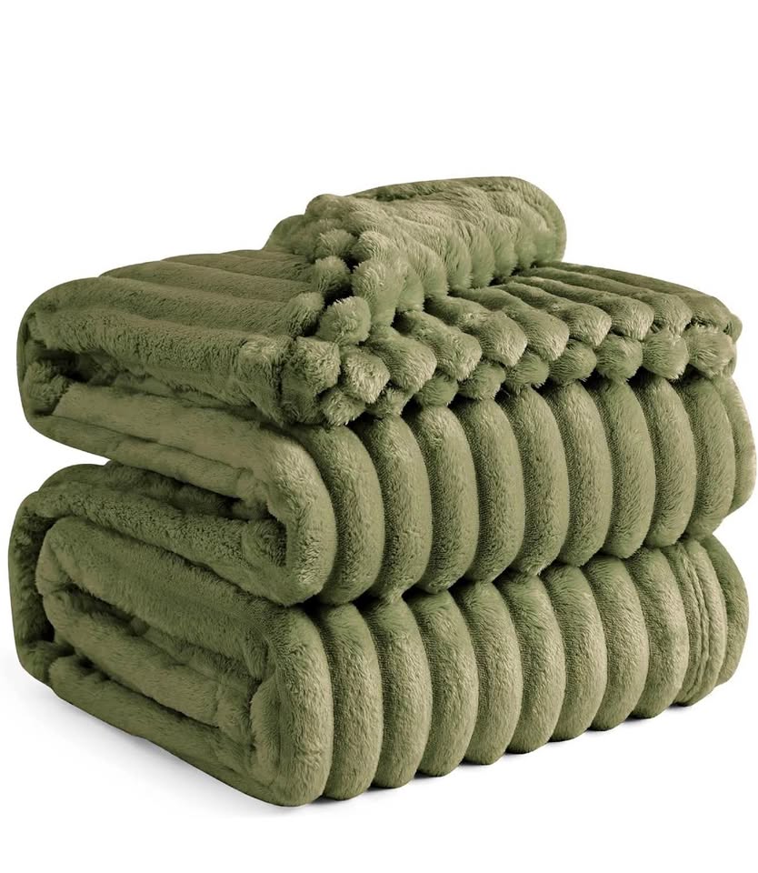 Bedsure Living Room Decor Throw Blanket Gifts for Women Men, Soft Fluffy Fleece Cozy Fuzzy Plush War