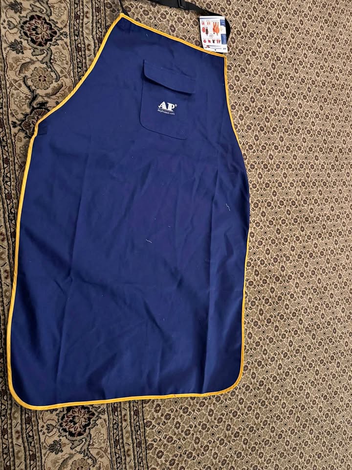 Heavy Duty Flame Resistant Welding Apron Adjustable Buckles Straps Chest Pocket for Metalworking and