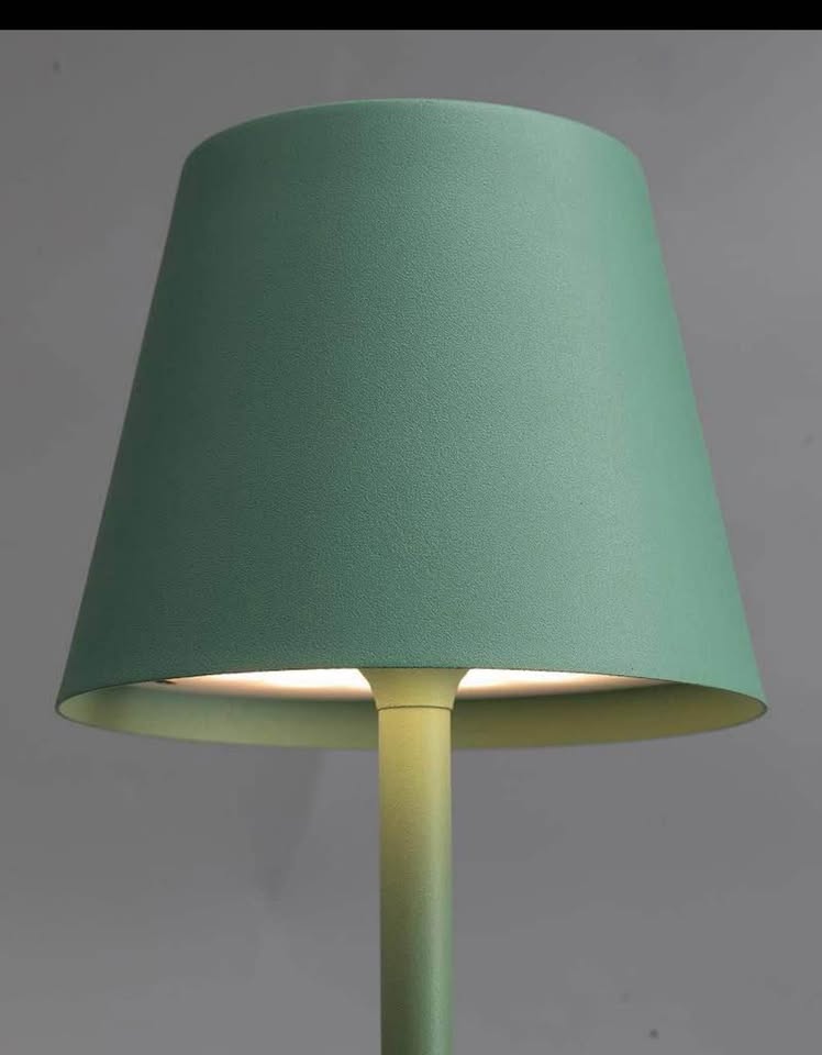 Brand new battery powered dimmable lamp