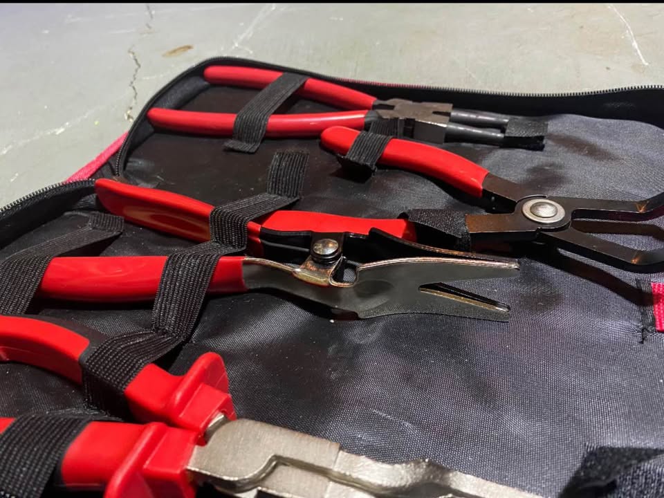 Brand new 4 piece ring pliers set