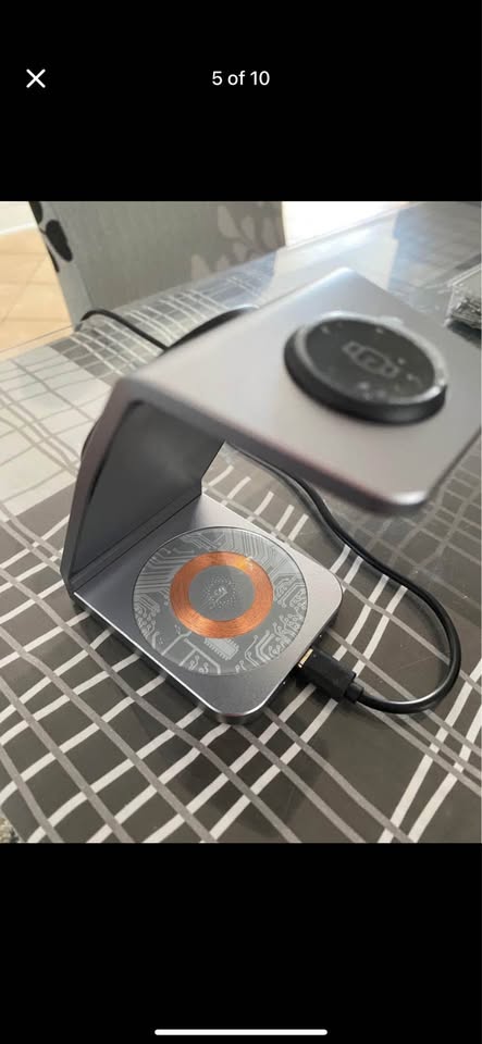 Brand new 3 in 1 charging station (phone + earbuds + watch)