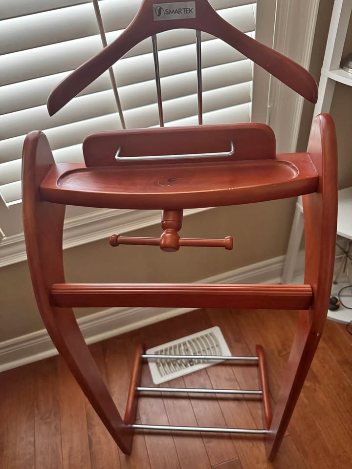 SMARTEK Wood Valet Stand