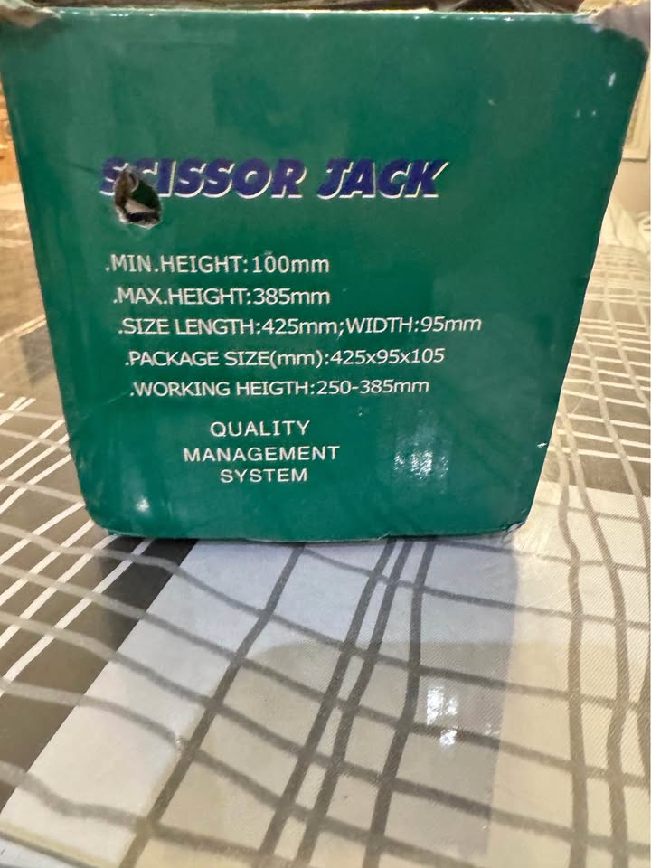 New Scissor Car Jack Kit w/ Tire Repair Set