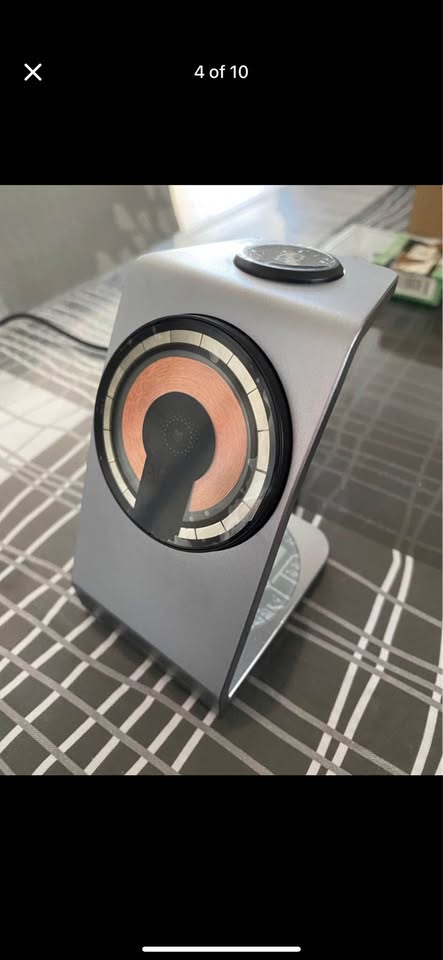 Brand new 3 in 1 charging station (phone + earbuds + watch)