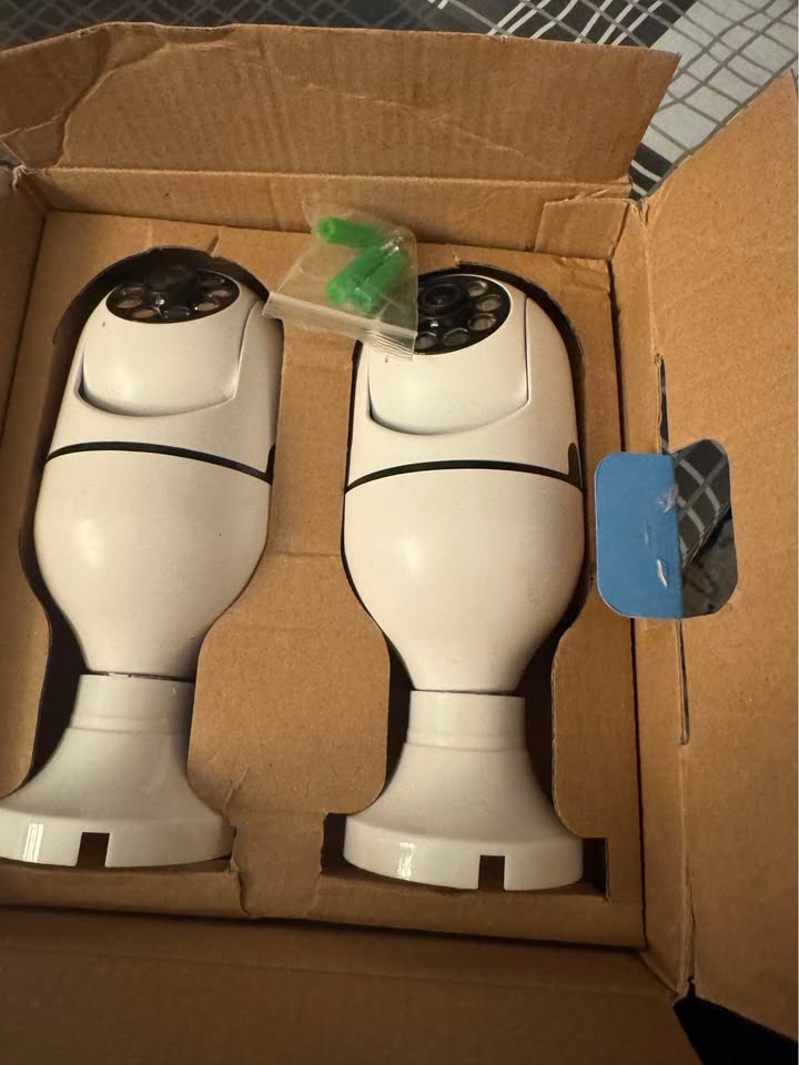 Camcamp Light Bulb Security Camera, HD 1080P Wireless WiFi Outdoor Security Cameraswith Smart Motion